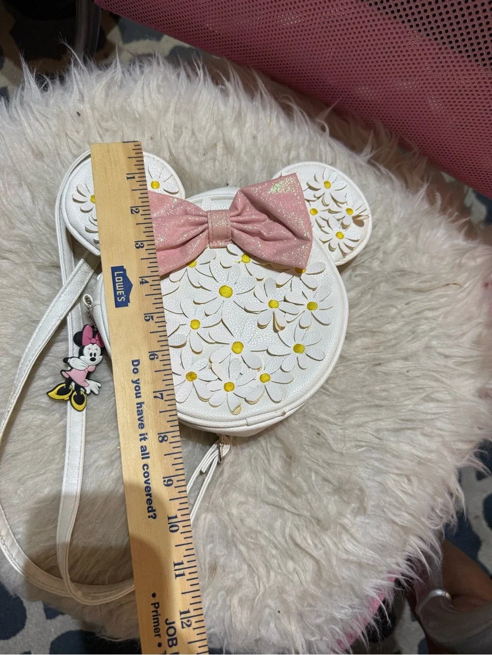 Disney Authentic Minnie Mouse Daisy cutout flowers crossbody white Bag/Pink Bow